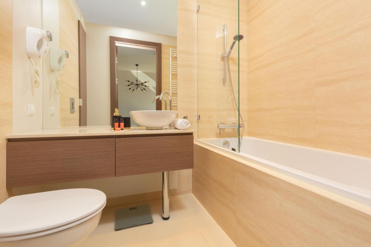 Platinum Towers Apartment With Parking By Renters Prestige Varsovia Exterior foto